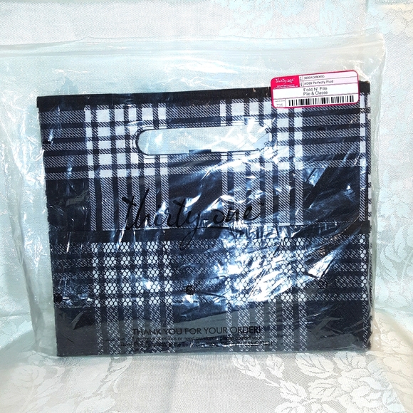 Thirty-One Fold N File, Perfectly Plaid